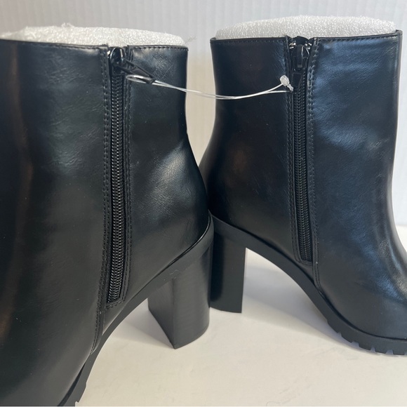 NWT CHARLES BY CHARLES DAVID Dominate boots - Picture 3 of 8